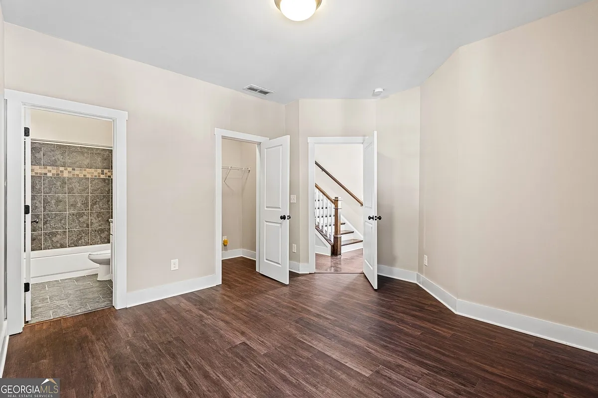 Building Photo - 659 East Ave NE #B