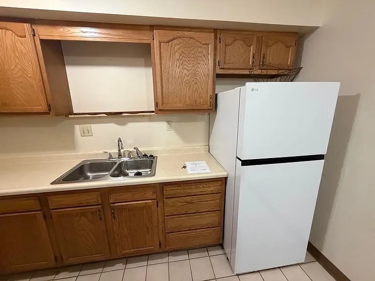 Regis Apartments — Photo 19