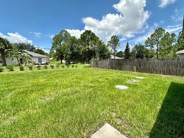 1370 Cogan Dr SE — Photo 3