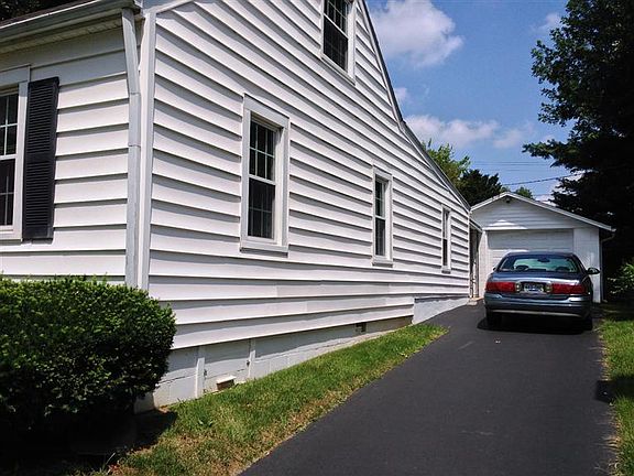 2nd image of 1727 Courtney Ave