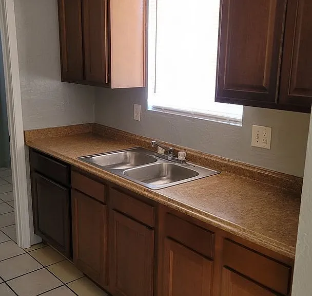 4332 N Longview Ave — Photo 4