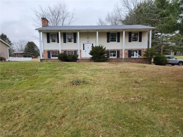 7545 Allen Dr NE, Hartville, OH 44632