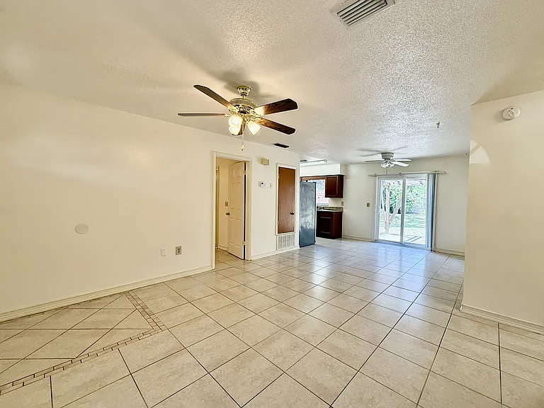 1950 W Lake Brantley Rd — Photo 3