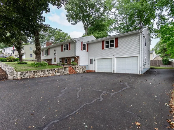 7 Stoney Brook Ln, Milford, MA 01757