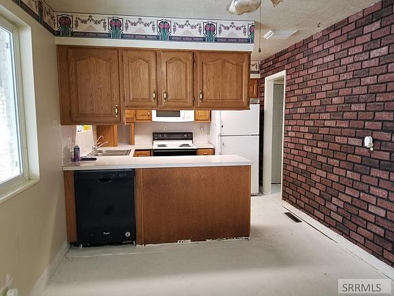3rd image of 820 N Bergeson Dr