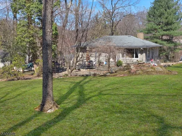 40 Pawnee Ave, Oakland Boro, NJ 07436