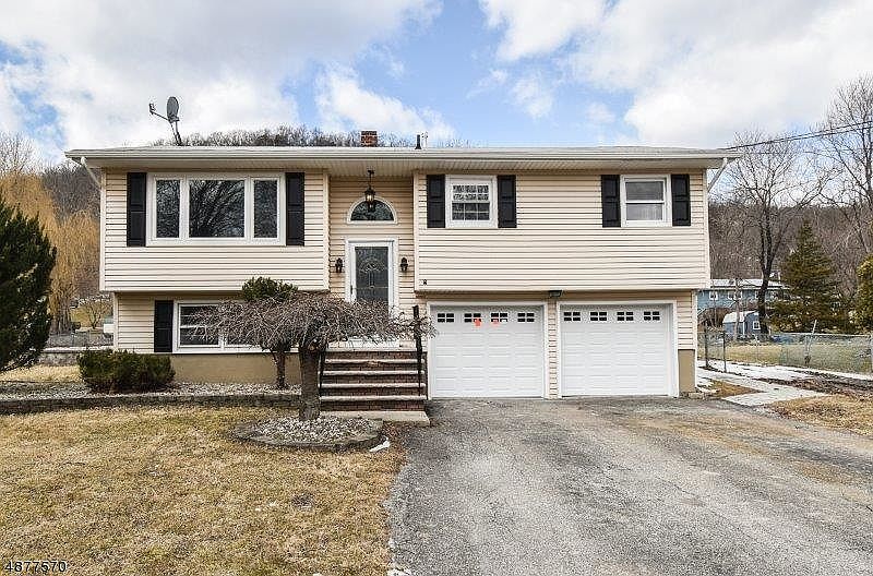 1st image of 9 Gilbert Dr