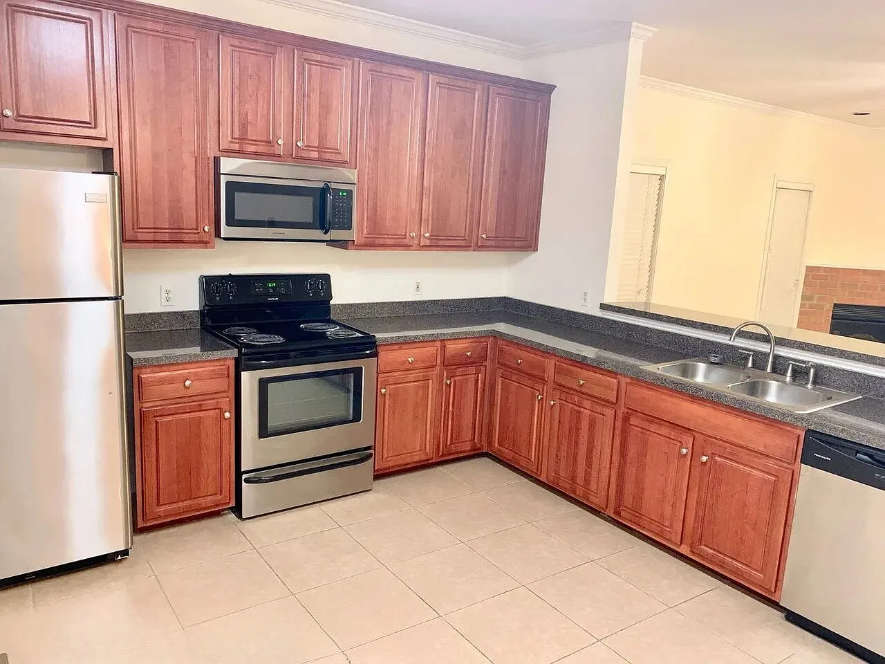 2 bed, 2.5 bath, 924 sqft, $2,000 — Photo 4