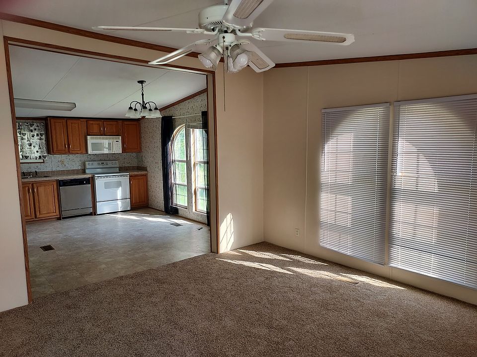 2nd image of 131 Great Oak Ct