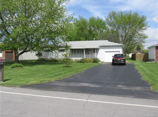 4815 Hermitage Rd, Niagara Falls, NY 14305