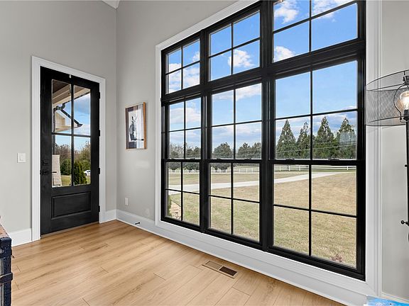 5th image of 677 Lightwood Rd