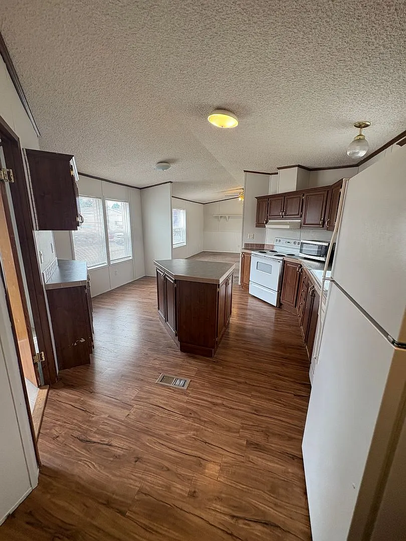 3 br 2 bath manufactured centrally located — Photo 3