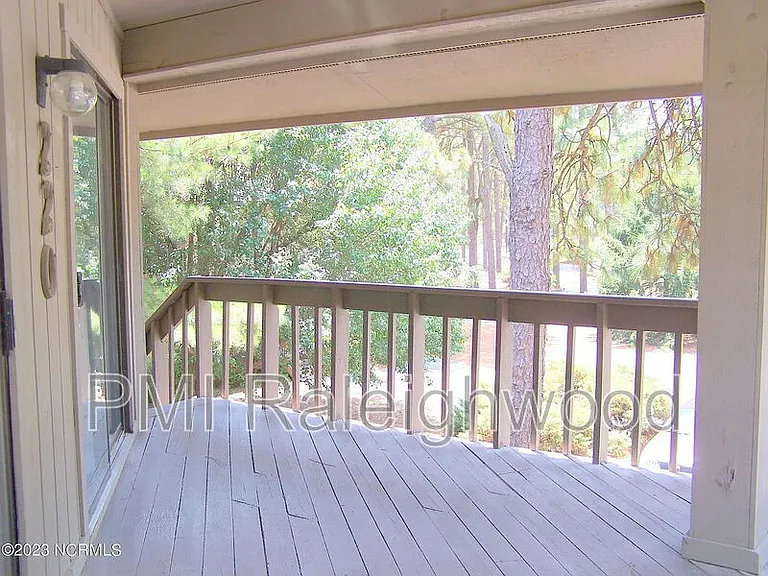 220 Foxkroft Dr — Photo 9