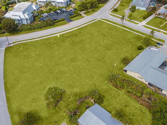 3rd image of 933 & 943 NW Spruce Ridge Drive