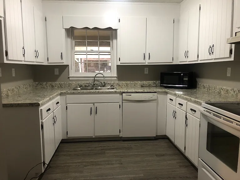 515 Chateau Dr SE — Photo 7