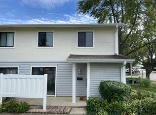 710 Whitesail Dr, Schaumburg, IL 60194