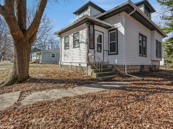 606 S 2nd St, Oregon, IL 61061