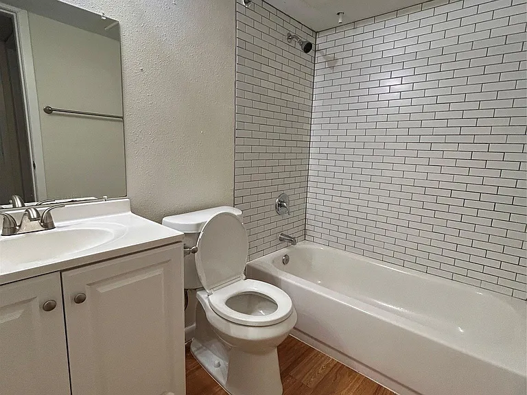 2207 Leon St #109A — Photo 7