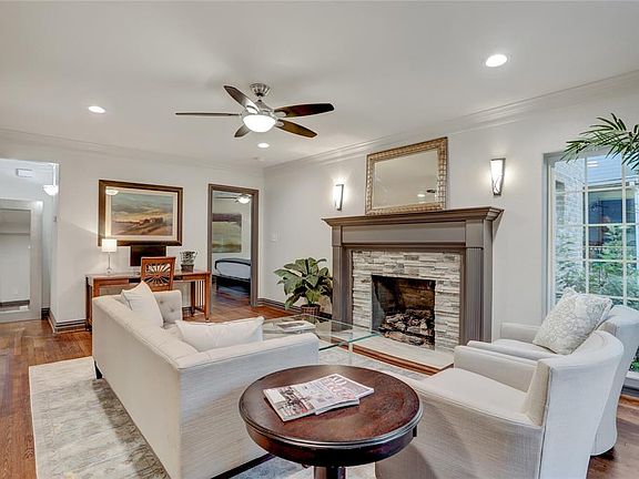 3rd image of 3217 Parkwood Dr