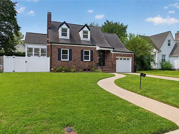 2nd image of 315 Sussex Dr