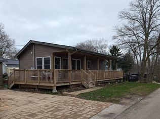 39447 N Hickory St, Spring Grove, IL 60081