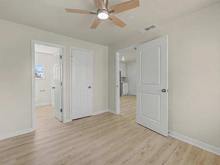 9021 White Settlement Rd #B — Photo 16