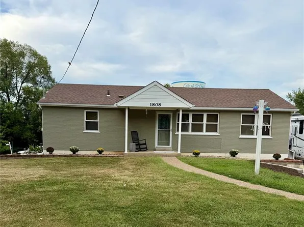 1808 Cherry Tree St, Saint Peters, MO 63376