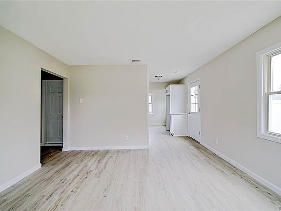 4th image of 661 N Monroe Ave