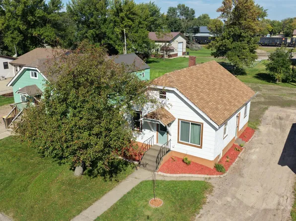 320 Dupont Ave NW, Renville, MN 56284