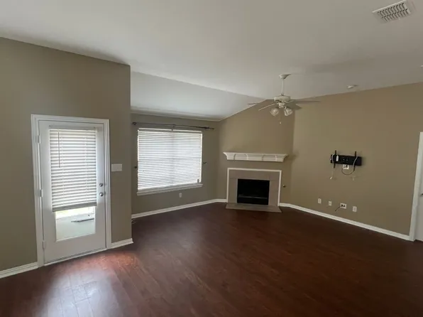 409 Lois Ln, Euless, TX 76040
