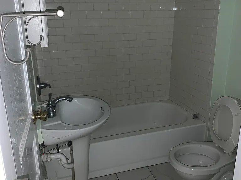 2225 Dauphine St #B — Photo 11