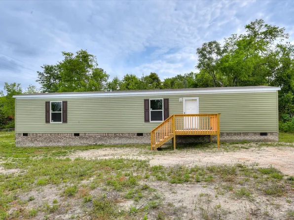 136 Carline St, Gloverville, SC 29828