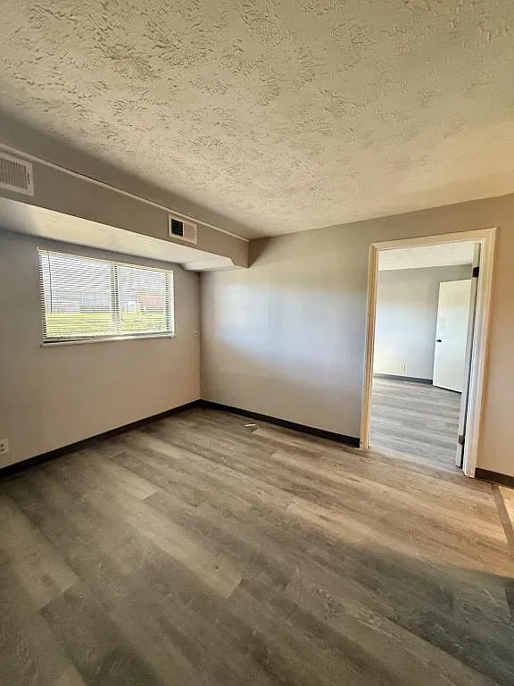 1860 Mahoning Ave NW — Photo 4