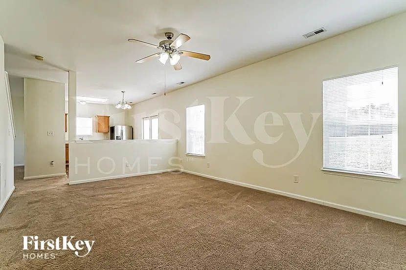 3 bed, 2.5 bath, 1560 sqft, $1,675 — Photo 3