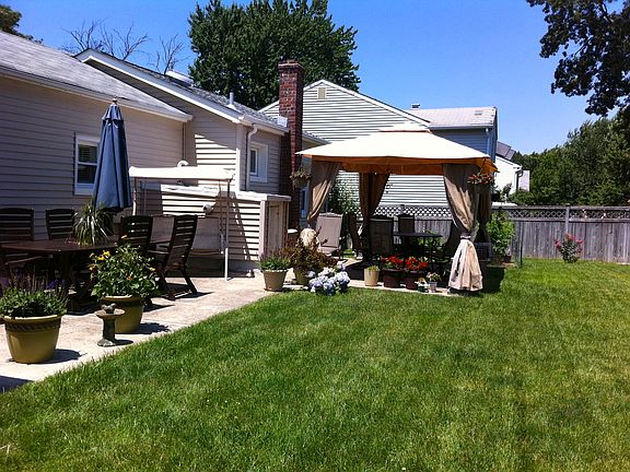 BBQ area / back patio