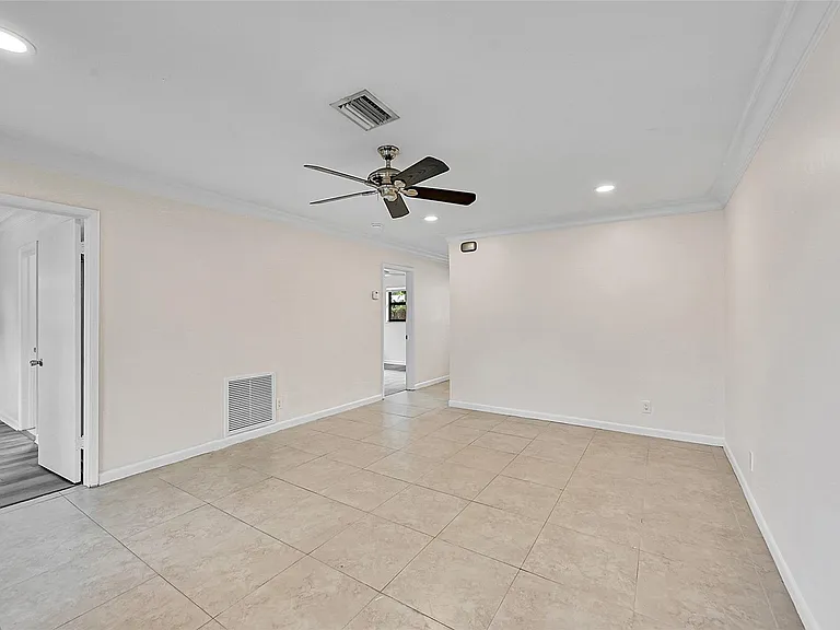 2200 NE 54th St E #EAST — Photo 6