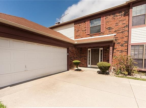2nd image of 1609 Huntington Dr