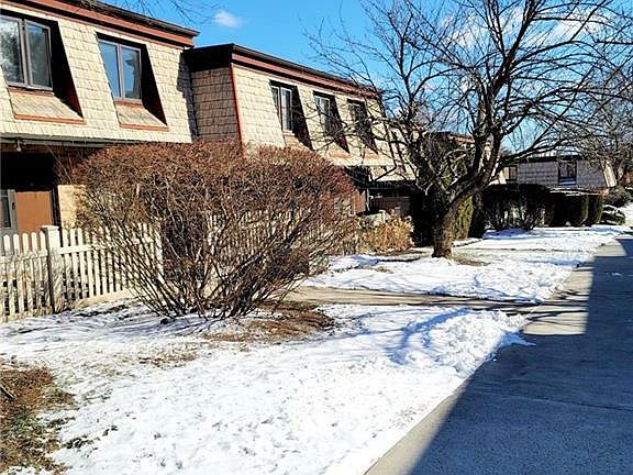 3rd image of 2 Heritage Dr APT J