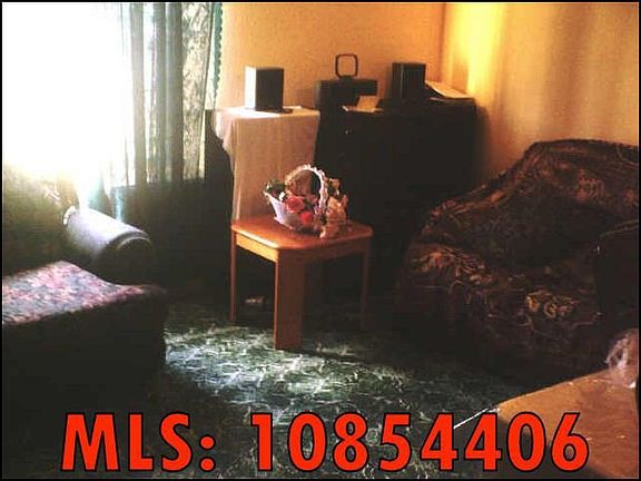 10343 Brockton Dr - Living Area