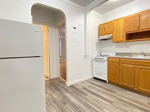 5th image of 40-25 Hampton St #3H