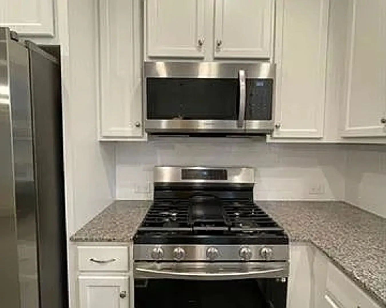 3 BR/2BA | 1-Car Garage | End-Unit — Photo 3