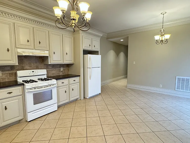 1604 N McGuire Ave #2 — Photo 6