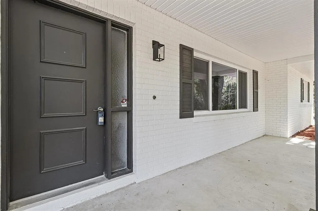 3 bed, 2.0 bath, 1759 sqft, $2,200 — Photo 3