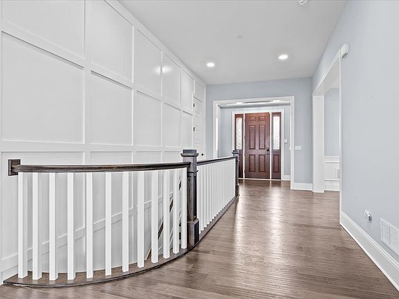 2nd image of 30 S Orchard Cir