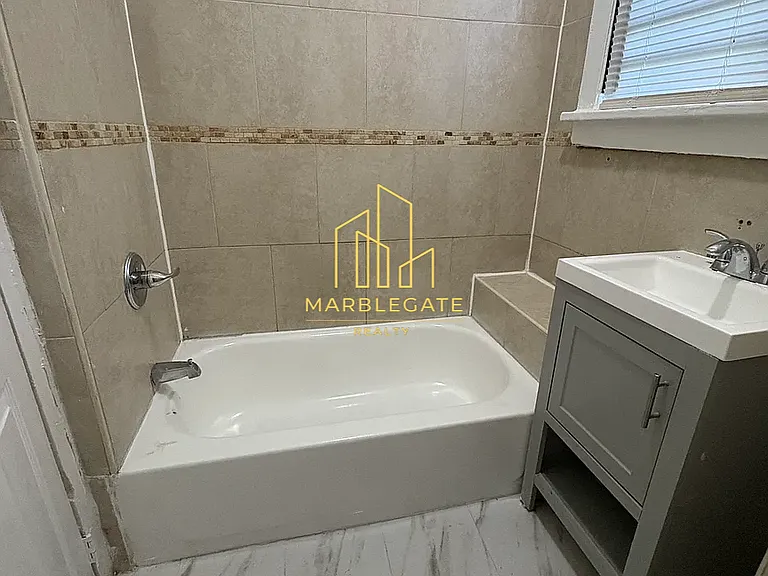 35-37 Hanford St #11R — Photo 10