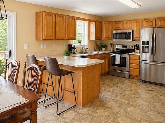 4th image of 26 Brooks Village Rd