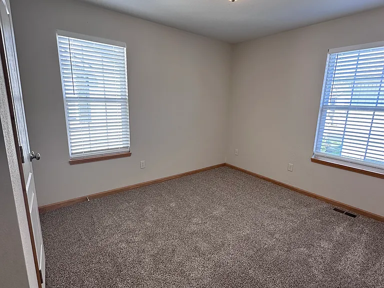 109 NE Adams Dairy Pkwy — Photo 10