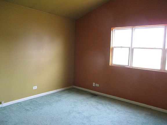 3rd image of 5 School House Ct