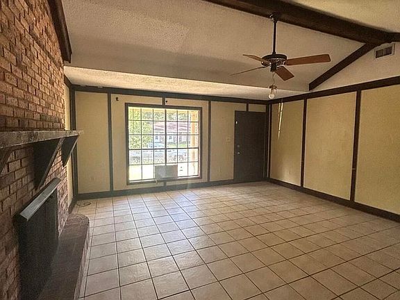 2nd image of 134 Northwest Cir