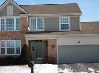 21 Montclair Dr, Cary, IL 60013